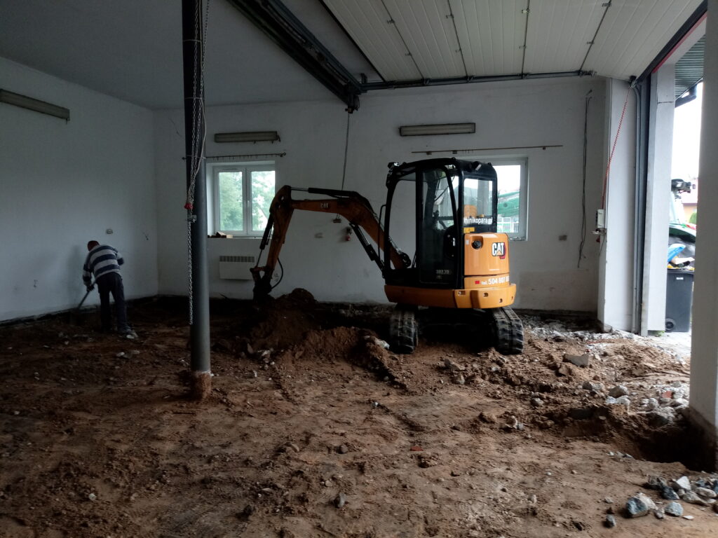 Prace wewnątrz budynków Pułtusk